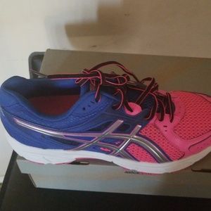 Brand New***Women Tennis Shoes***